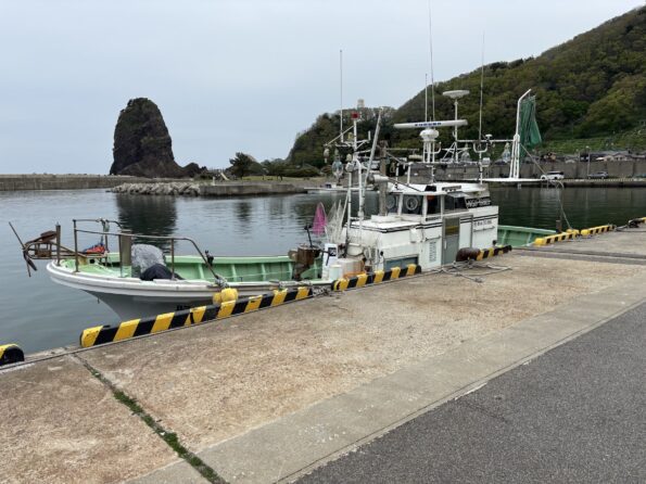 新潟県村上市寝屋港昭和丸