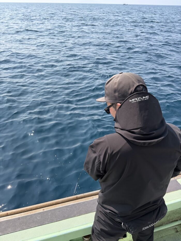 青物ヒットしている釣り人