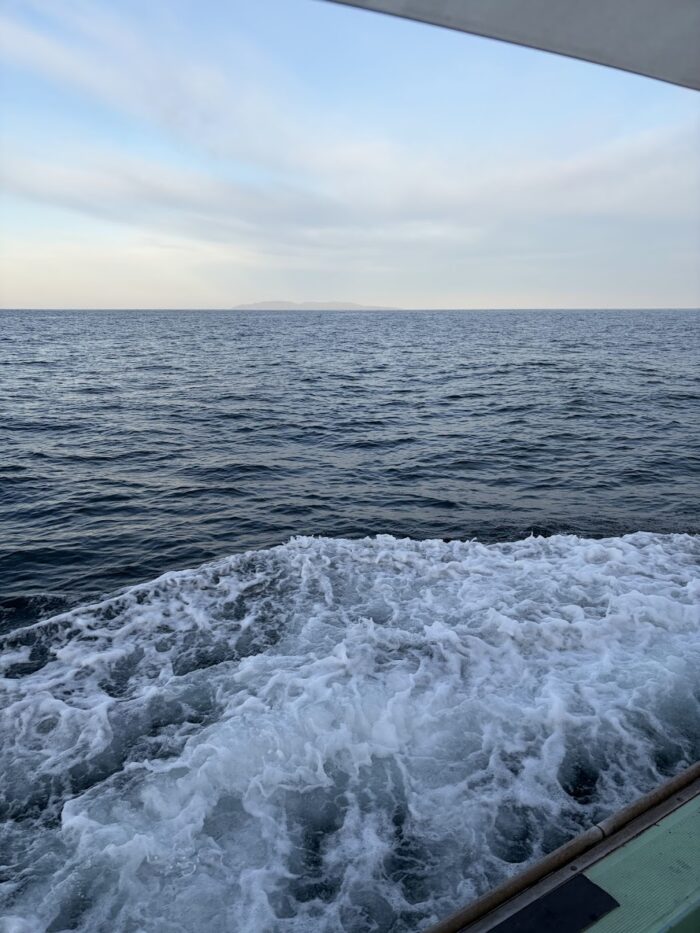 新潟粟島に釣りに向かう船中