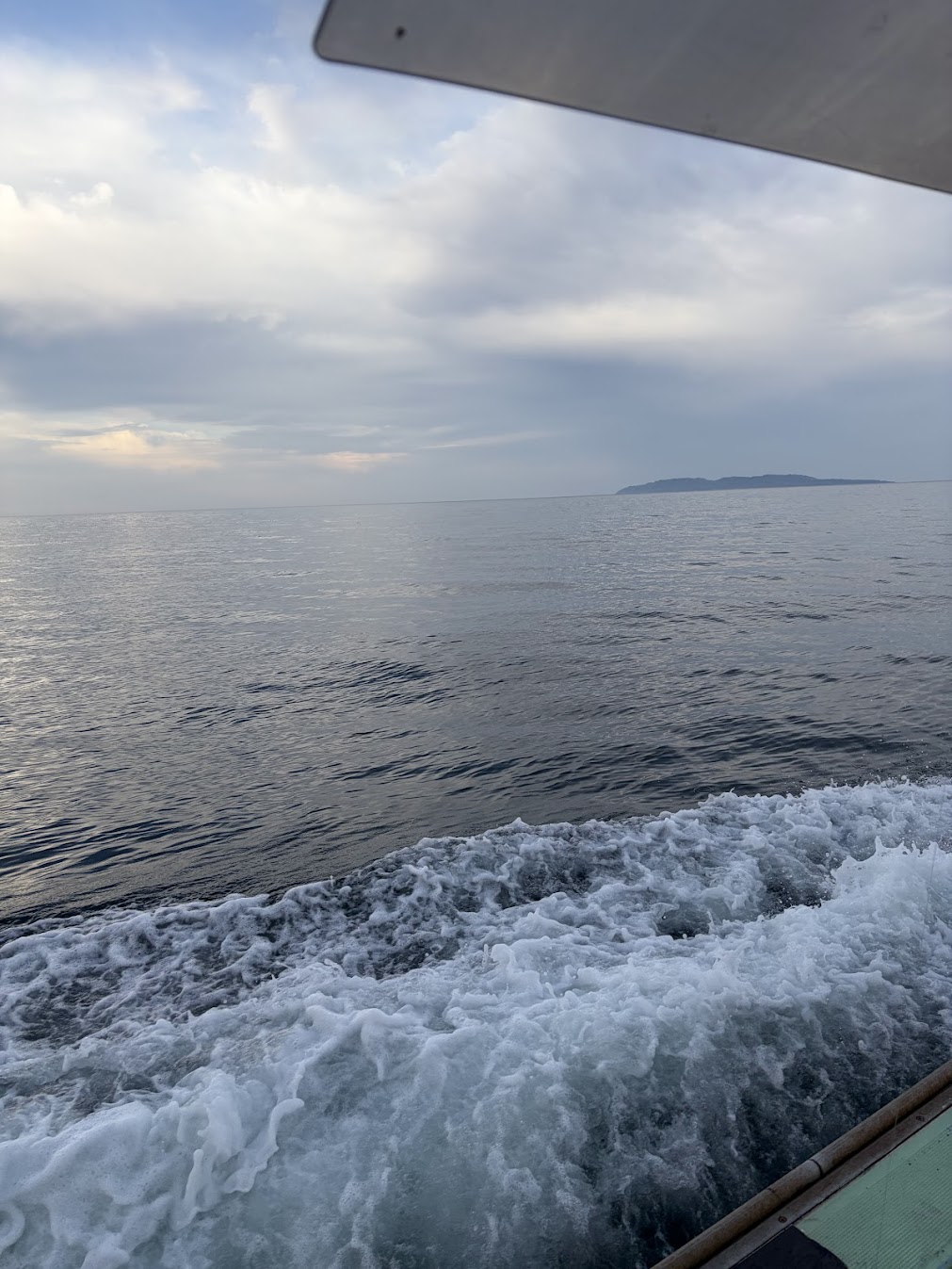 日本海粟島で釣りを楽しむ