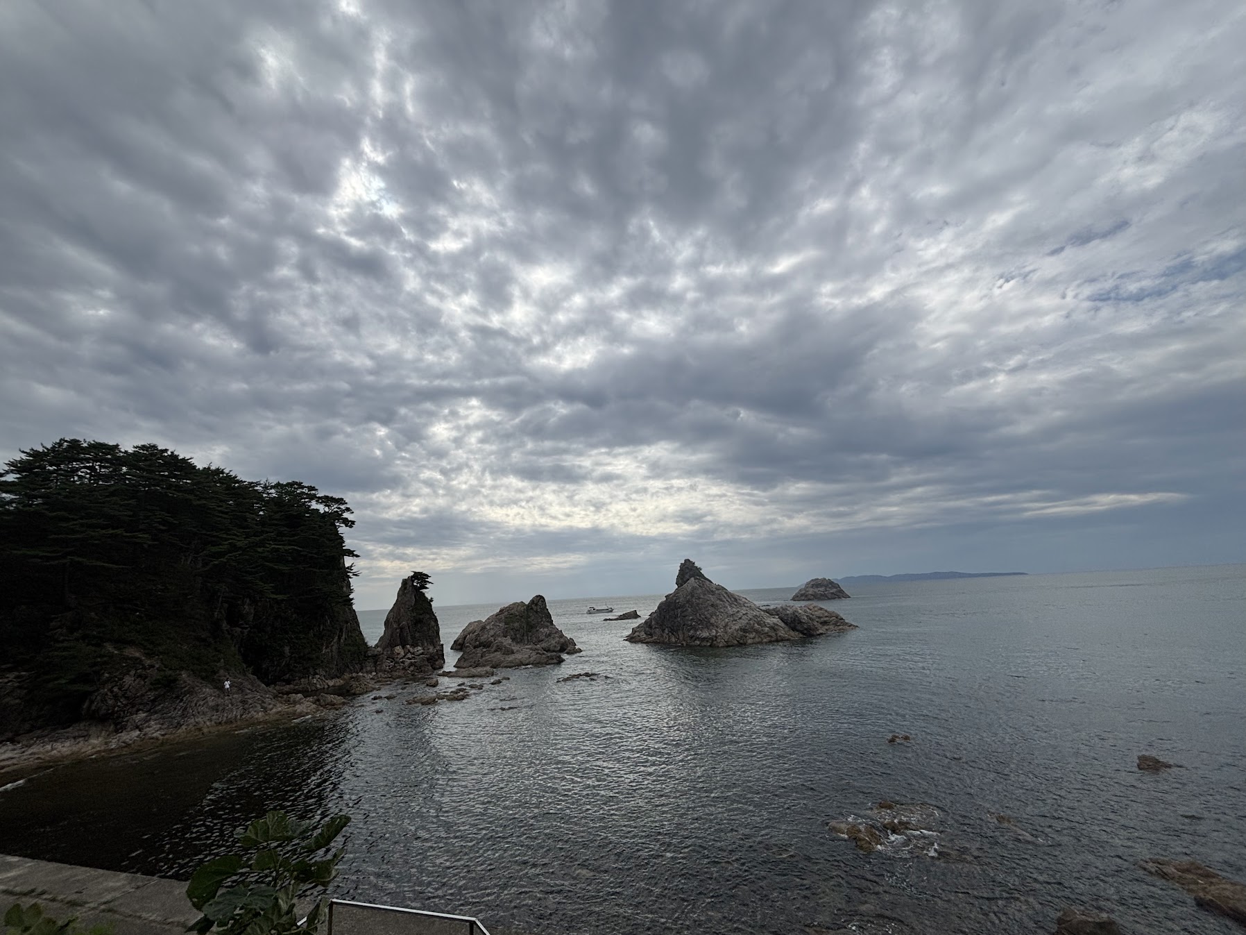 新潟県村上市笹川流れの綺麗な海岸