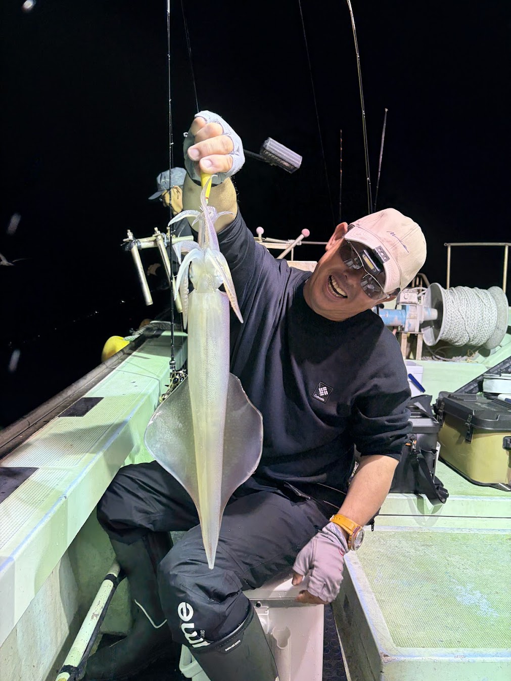 特大のケンサキイカがイカメタルで釣れた